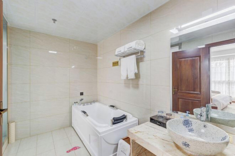Bathroom 3, Gaoqing Shuangchuangyuan Hotel, Binzhou