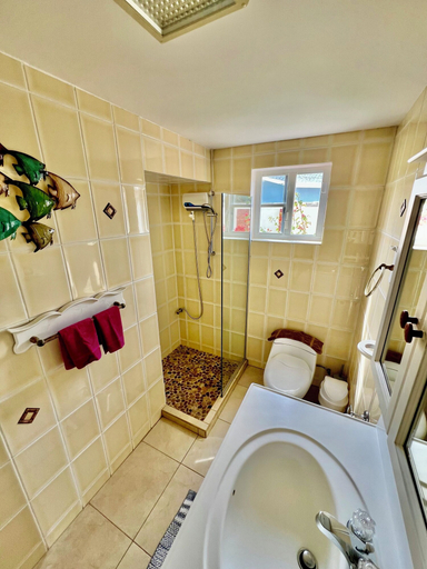 Bathroom 3, Bubali Gardens by Kamerlingh Villa