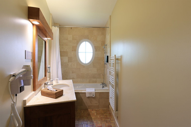 Bathroom 5, Les Jardins de Beauval, Loir-et-Cher