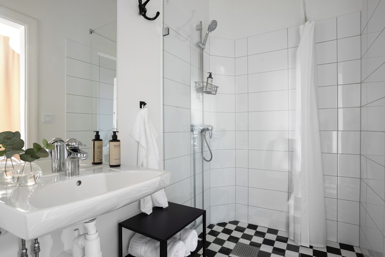 Bathroom 4, Stationen Bed & Breakfast, Ystad