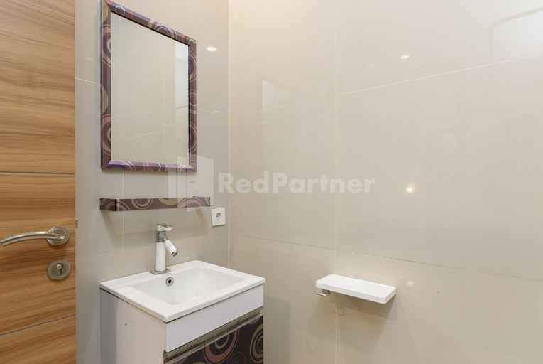 Bathroom 3, Deluma Hotel Syariah RedPartner, Serang