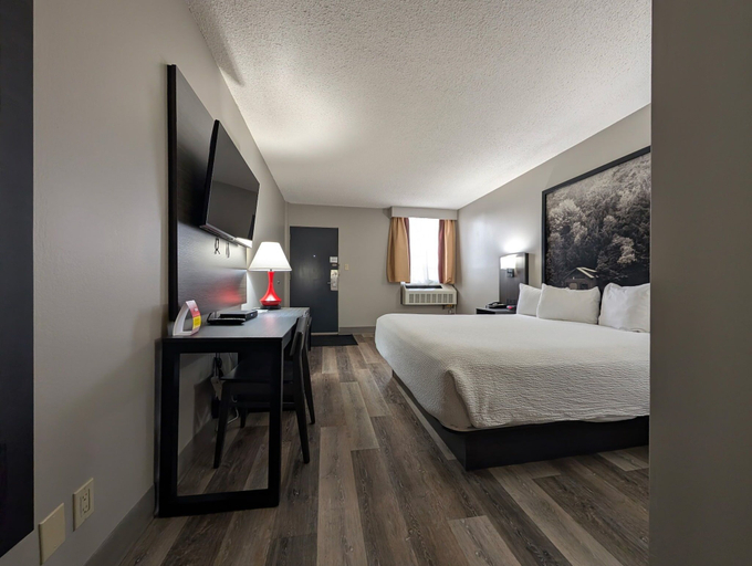 Bedroom 3, Super 8 by Wyndham Thunder Bay, Thunder Bay