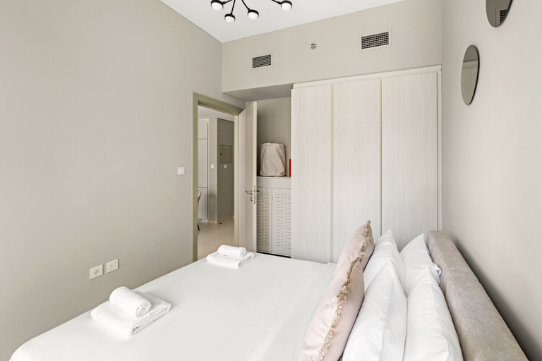 Room 4, Zada Tower - 2425 1BD, Dubai