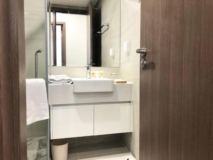 Bathroom, Netflix free - Luxury Condotel 2BR Skylake, Từ Liêm
