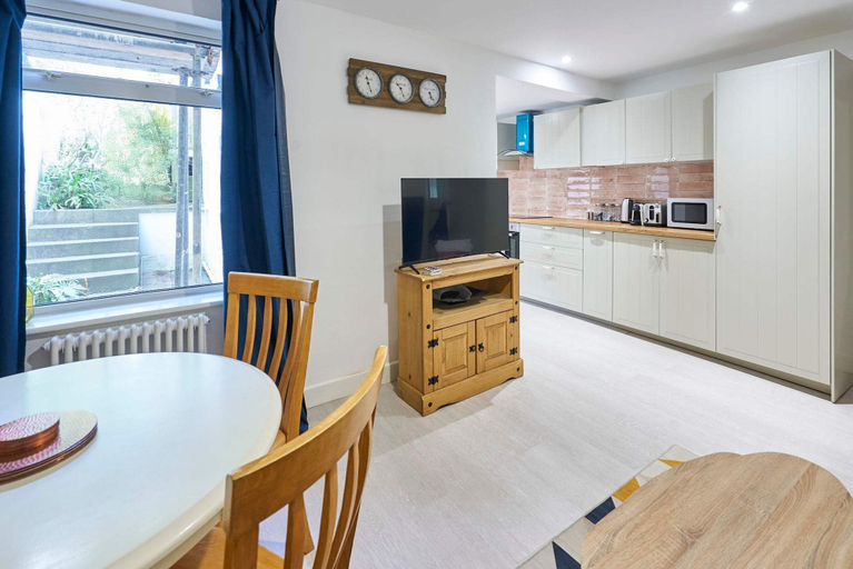 Room 2, Host Stay Blatchington Road, Brighton and Hove
