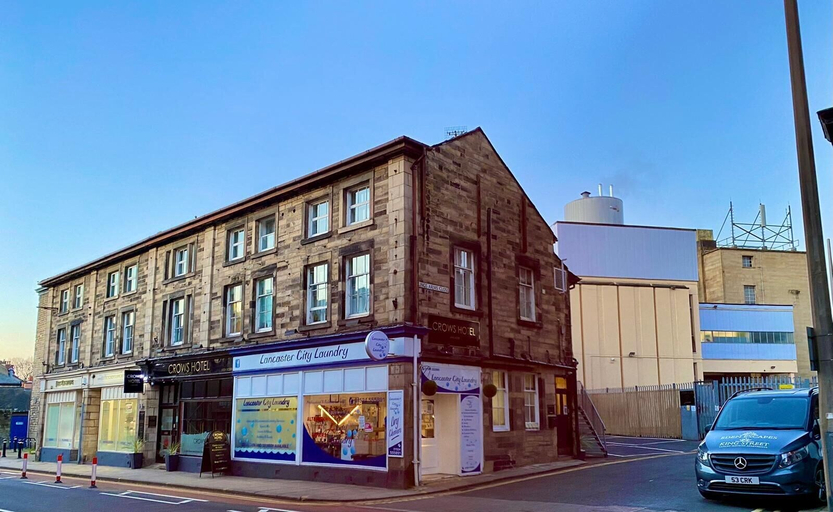 Exterior & Views