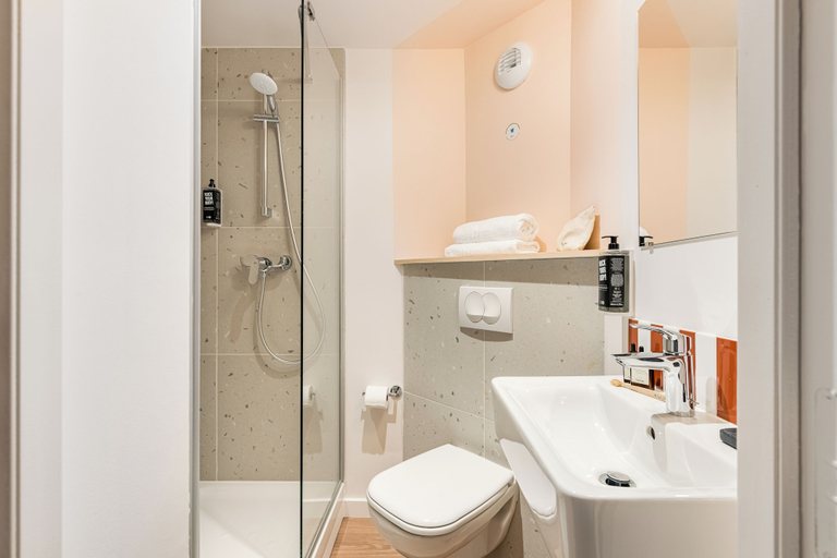 Bathroom 4, greet Hotel Prevessin Geneve Airport, Ain