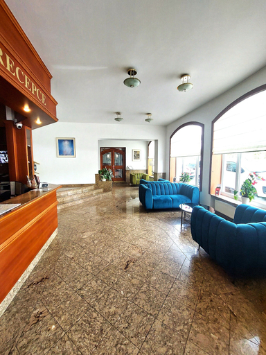 Others 5, Hotel Avion, Praha 6