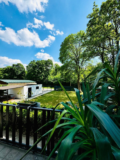 Exterior & Views 2, Cozy Garden Villa near Danube For 16P, Wien