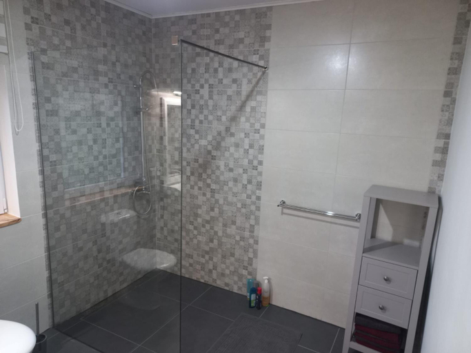 Bathroom 3, Ferma Grozea, Rosia Montana