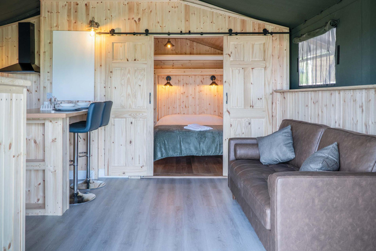 Others 4, Paviland - Safari Glamping Tent - Llangennith, Swansea