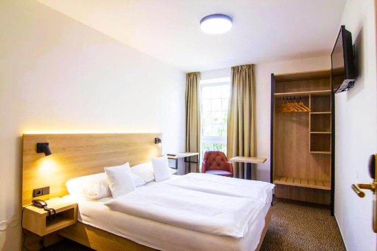 Bedroom 2, Hotel Avion, Praha 6