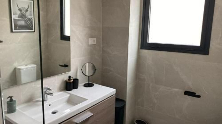 Bathroom 5, 6 Guests - 3 Bedrooms - Private Garden - Pool, Málaga