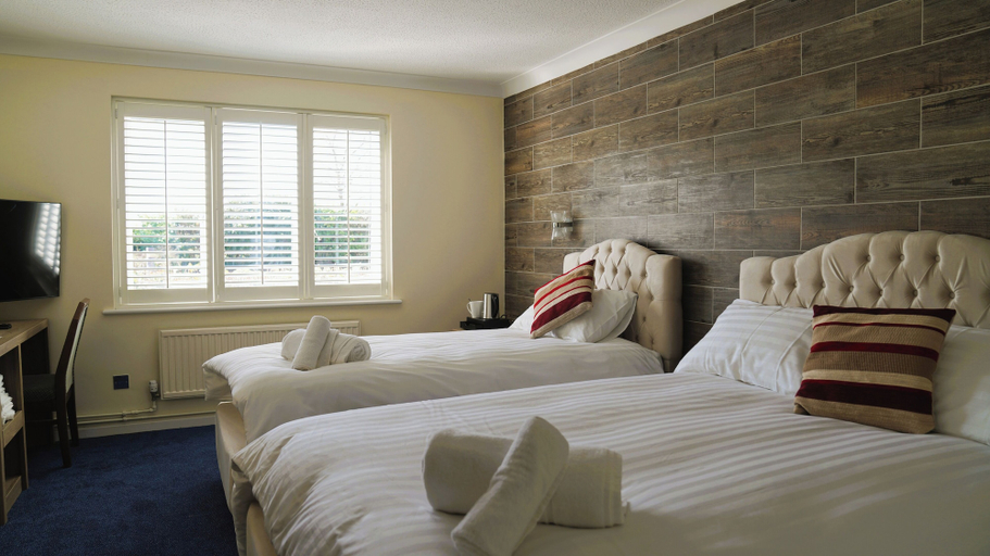 Bedroom 2, The New Chichester Hotel, Essex