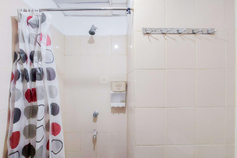 Bathroom 2, GoodHomey Studio at Serpong Greenview By Travelio, Tangerang Selatan