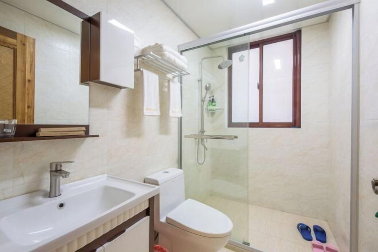 Bathroom 3, Ziyan Shanju Inn, Huzhou