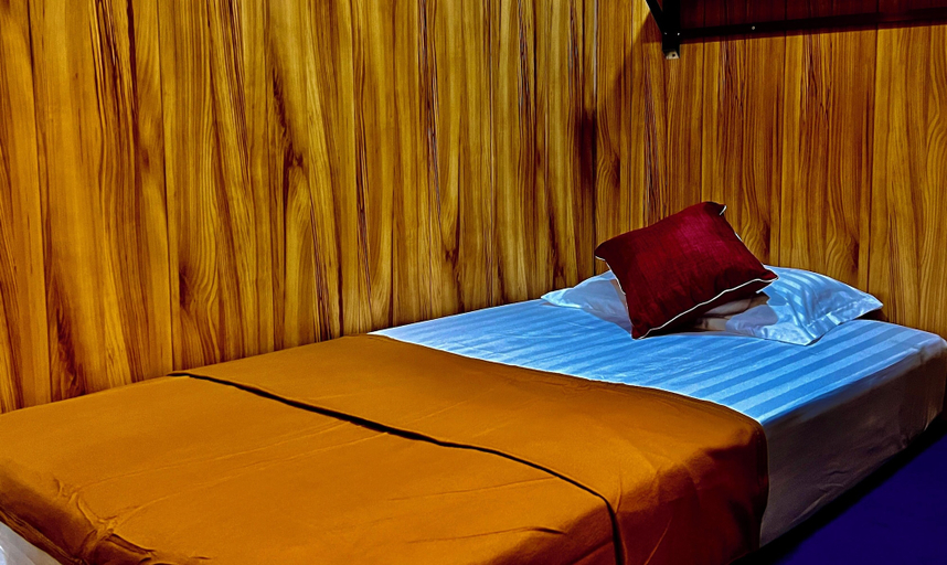Bedroom 2, Oasis Floating Hotel Yangon, Yangon