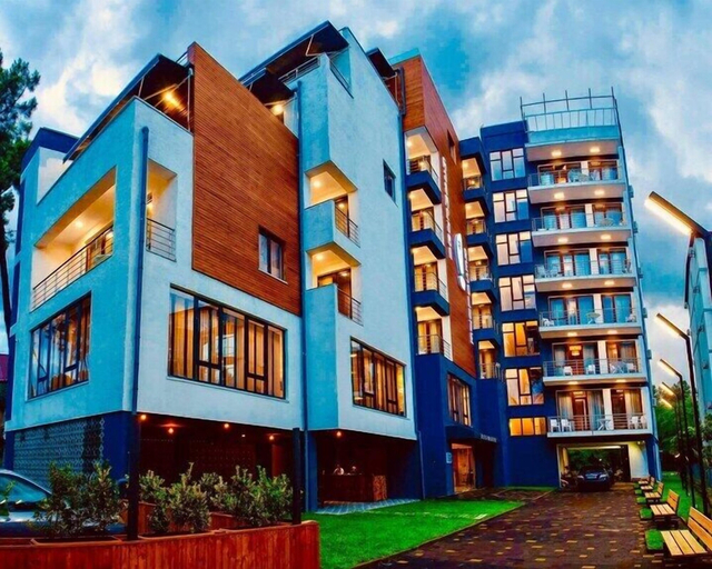 Exterior & Views
