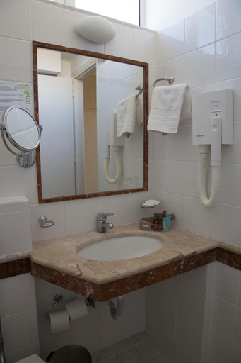 Bathroom 5, Tolon Holidays Hotel, Peloponnese