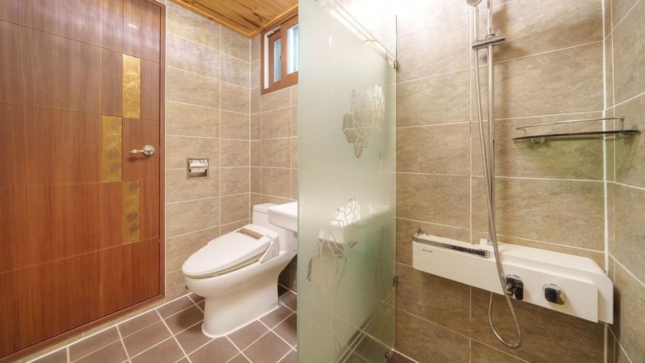 Bathroom 2, Geoje Piscina Pool Villa, Geoje