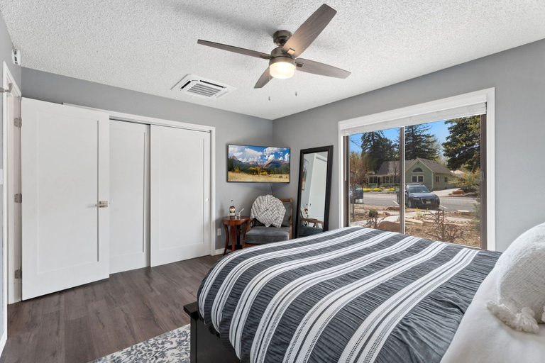 Bedroom, Hot Tub Hideout Old Towns Best Group Stay, Larimer