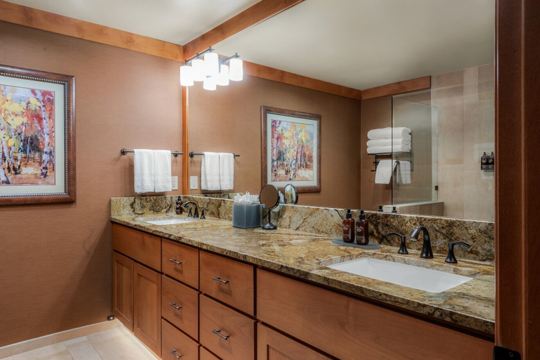 Bathroom 5, The Wyoming Inn of Jackson Hole, Teton