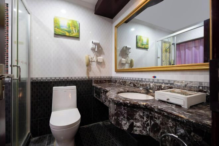 Bathroom 3, Hengsheng Hotel, Baise