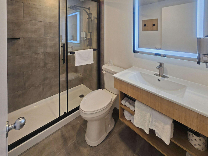 Bathroom 4, Econo Lodge Deschambault, Portneuf