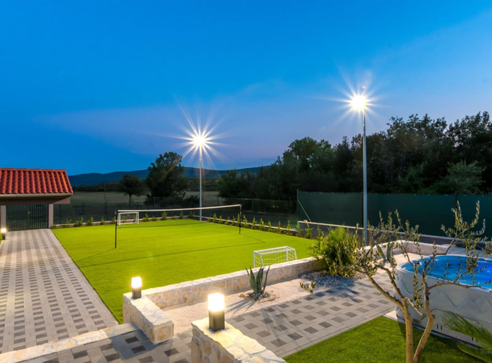 Others 5, Villa Branka, Drniš