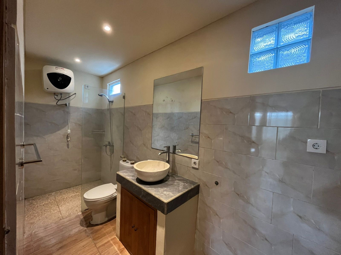 Bathroom 5, Cove Lotus Lofts Seminyak, Badung