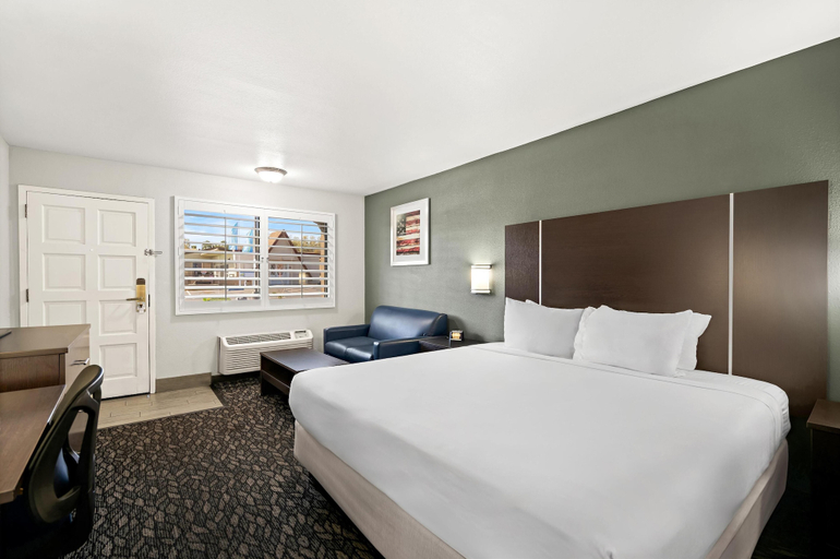 Bedroom 3, Best Western Desert Villa Inn, San Bernardino
