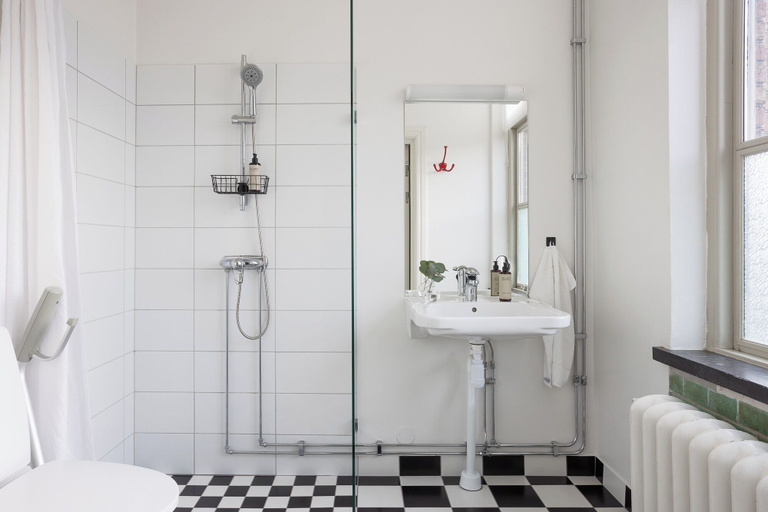 Bathroom 4, Stationen Bed & Breakfast, Ystad
