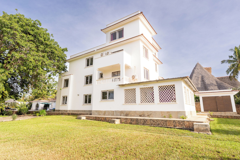 Exterior & Views 2, Queens Chateau Boutique Villa, Msambweni