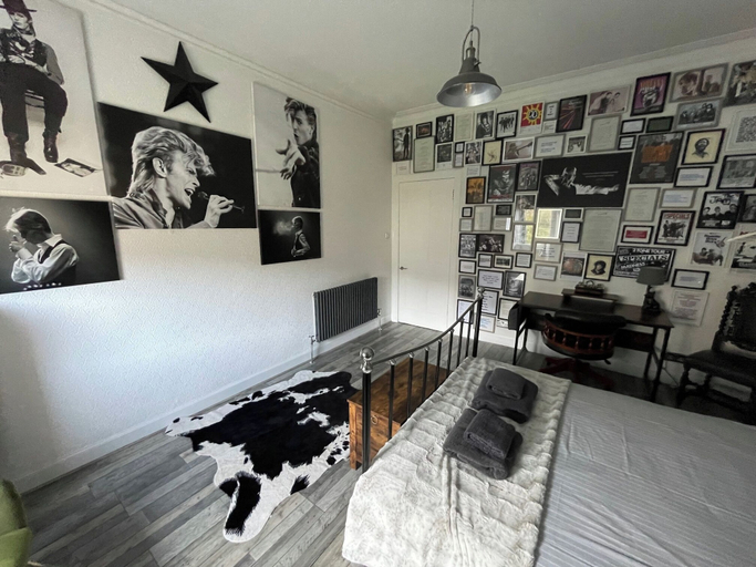 Room 3, Isle of Bute Blissful Retreat- Stunning 3 Bed Flat, North Ayrshire
