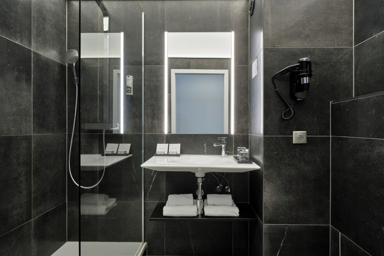 Bathroom 5, Hotel - Restaurant Crystal, Bas-Rhin