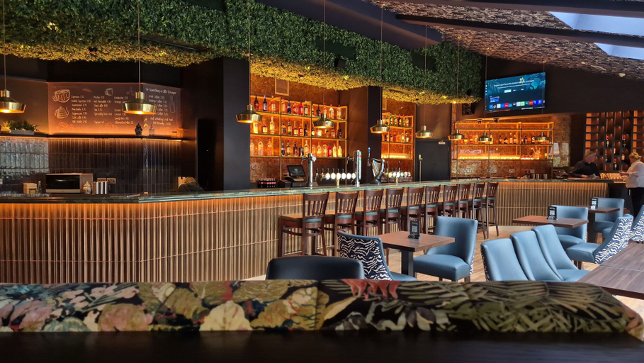 Food & Drinks 4, Newtown Park Hotel