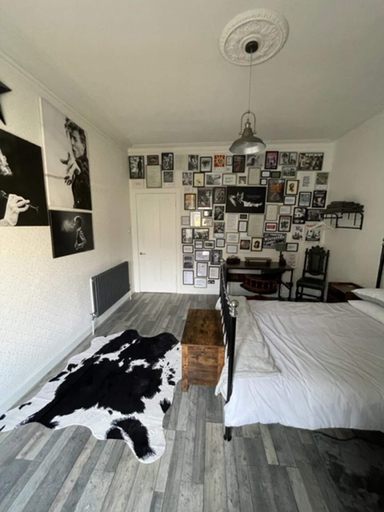 Room 5, Isle of Bute Blissful Retreat- Stunning 3 Bed Flat, North Ayrshire