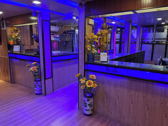 Food & Drinks 4, Oasis Floating Hotel Yangon, Yangon