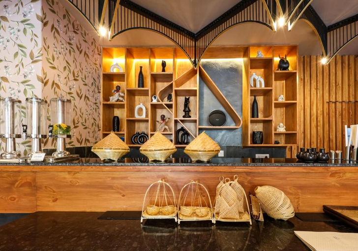 Food & Drinks 5, Bloom Hotel - Golf Course Road, Sector 43, Gurgaon