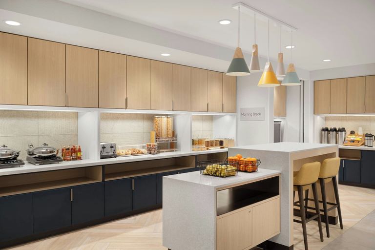 Food & Drinks 5, Towneplace Suites By Marriott Crown Point, Lake