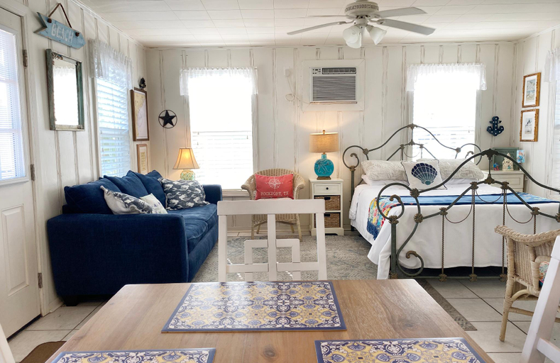 Others 5, Coastal Cutie, Aransas