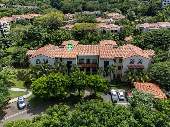 Exterior & Views 2, 3BD Beauty in Coco - Have Coffee or Meals Overlooking Pool, Carrillo