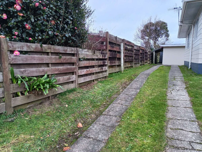 Others 3, 1 Double 1 Sofa Beds Garden Chalet B, Rotorua
