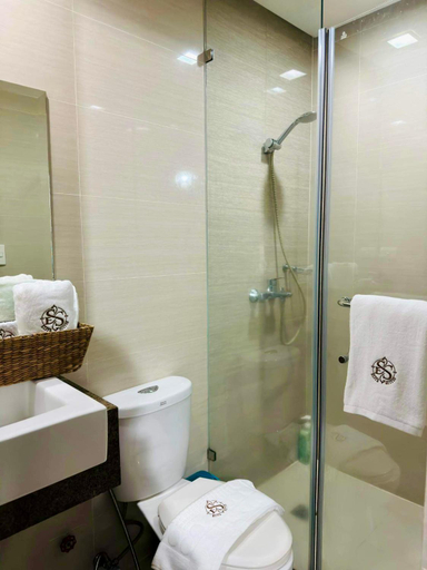 Bathroom, Greenbelt Hamilton Tower 1 Legazpi Makati City - by ES Elite Suites, Makati City