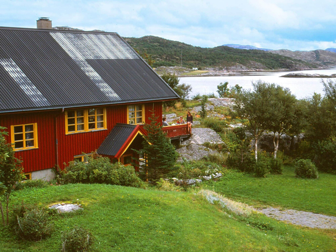 Exterior & Views