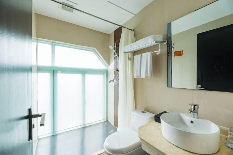Bathroom 2, Jinqilin Hotel, Shanghai