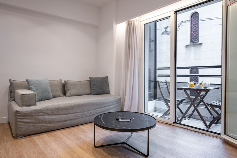 Room 5, Kriel Suites by LIV Homes Room 102, Attica