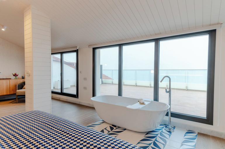 Bathroom 4, HIRU UHINAK HOTEL, Guipúzcoa
