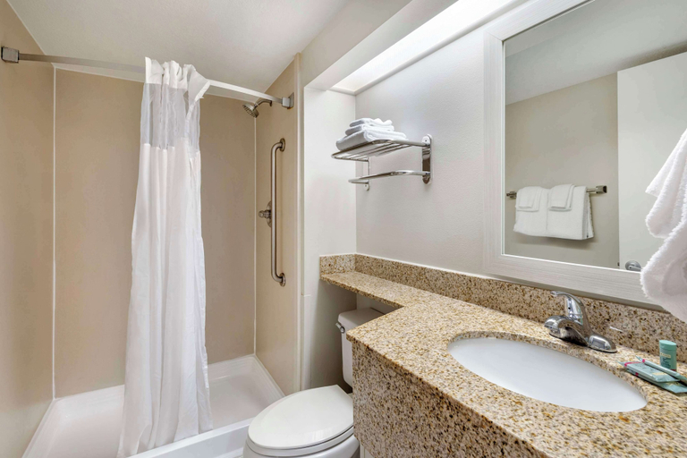 Bathroom 5, Best Western Cocoa Beach - Port Canaveral, Brevard