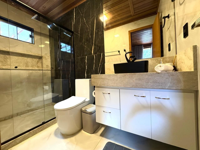Bathroom, Chalé com Jacuzzi a 8km de Santa Teresa, Santa Teresa